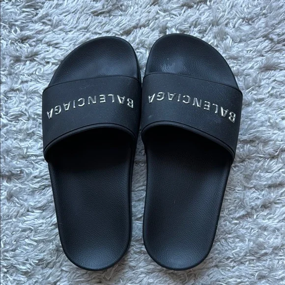 Balenciaga Geometric Logo Black Slide Sandal With Minimalist Aesthetic - NWT Balenciaga Black White Leather Logo Thong Slide Slip On  main image 3